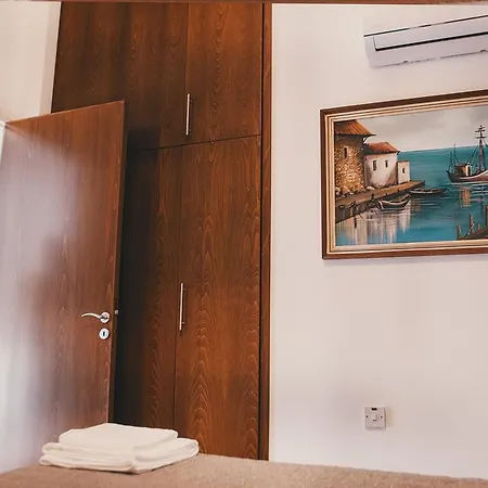 Вилла Ayios Therissos Holiday Upper Floor House 33 *