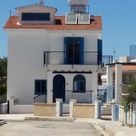 Вилла Ayios Therissos Holiday Upper Floor House 33 *